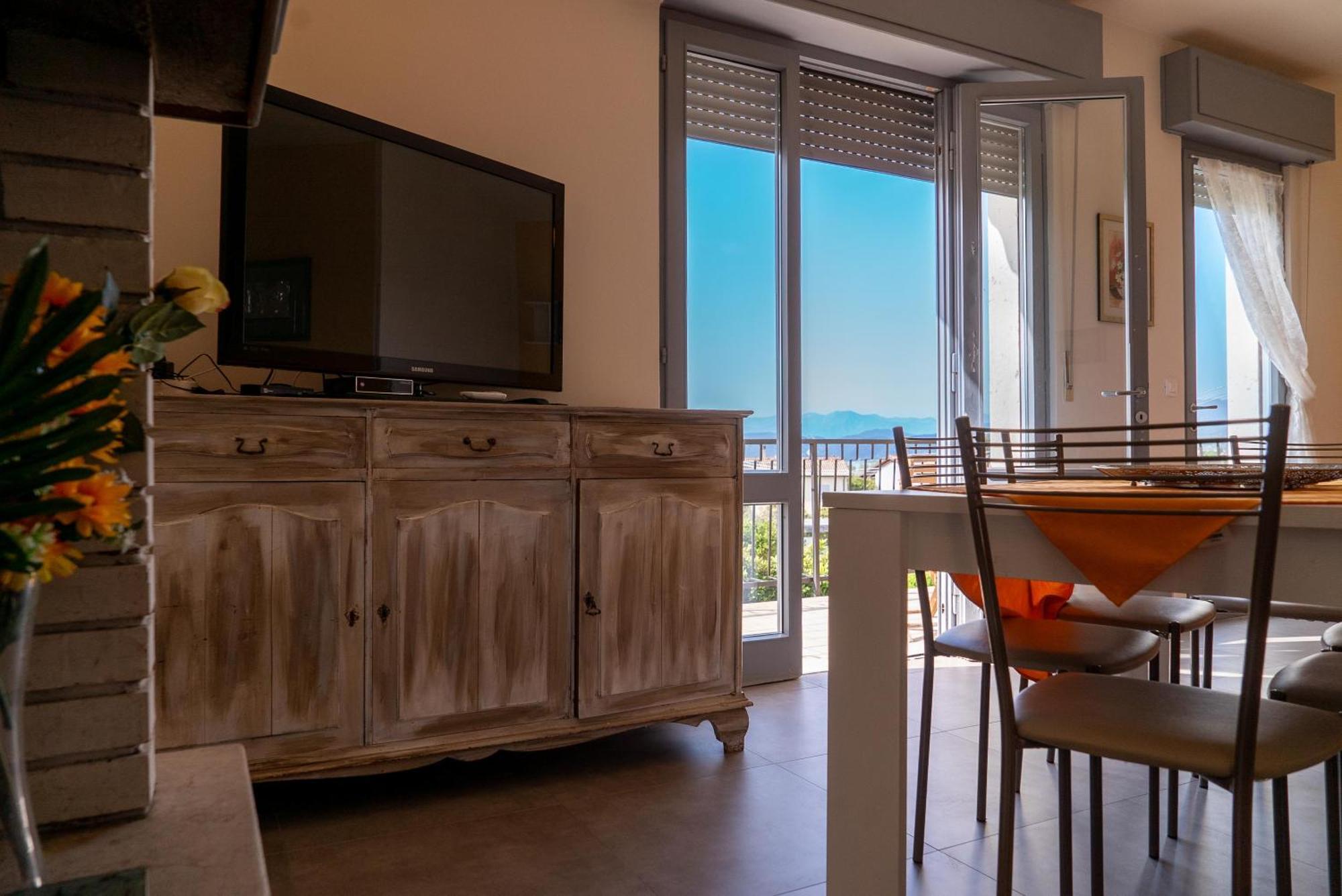 Villa La Magnolia - Private Beach Access, Garden, Views Lazise Szoba fotó